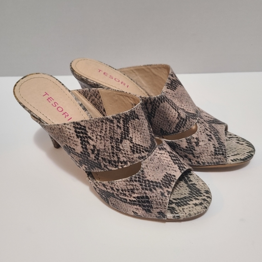 Tesori Genuine Leather Upper Sandal Heel Size 7.5